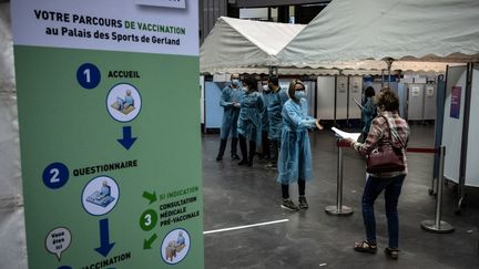 Covid-19 : la vaccination suffira-t-elle à stopper le virus ?