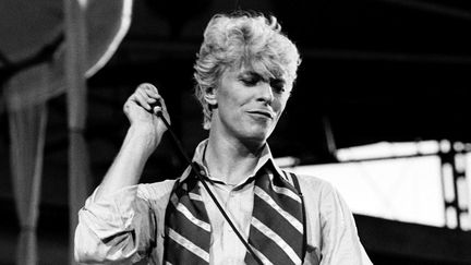 David Bowie en juillet 1983 époque "Let's Dance".
 (Virginia Turbett/ Redferns / Getty Images)