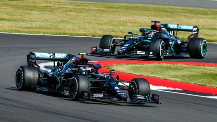 Valtteri Bottas et Lewis Hamilton lors du Grand Prix de Silverstone, le 9 août 2020. (XAVI BONILLA / XAVI BONILLA)