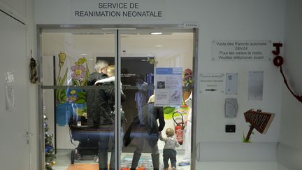 5 janvier 2014, l'entr&eacute;e du service de r&eacute;animation n&eacute;onatale de l'h&ocirc;pital de Chamb&eacute;ry (Savoie) (PHILIPPE DESMAZES / AFP)