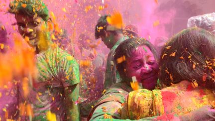 VIDEO. Dans le nord de l'Inde, les veuves célèbrent "Holi", la fête des couleurs