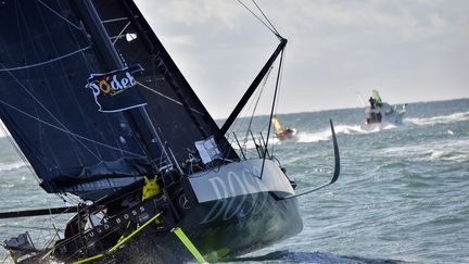 Hugo Boss et son skipper Alex Thomson (LOIC VENANCE / AFP)