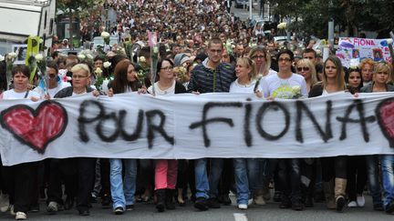 Une marche blanche pour Fiona, le 6 octobre 2013 à Clermont-Ferrand (Puy-de-Dôme). (THIERRY ZOCCOLAN / AFP)