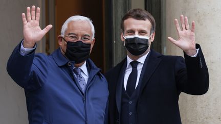 Le président de la République, Emmanuel Macron, et le Premier ministre portugais, Antonio Costa, le 16 décembre 2020 à Paris. (THOMAS COEX / AFP)