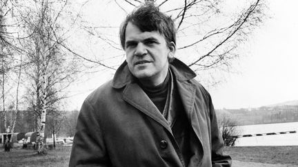 Milan Kundera, ici en 1973, a écrit "L'insoutenable légèreté de l'être". (- / AFP)