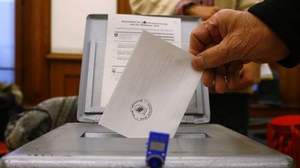 &nbsp; (Les Suisses doivent voter par référendum ce dimanche sur plusieurs questions sociétales. © Reuters/Ruben Sprich)