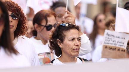 Layla, maman de Socayna, lors d'une marche blanche, en hommage à sa fille, le 21 septembre 2023. (VALERIE VREL / MAXPPP)