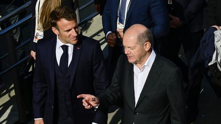 Emmanuel Macron et Olaf Scholz à Hambourg en octobre 2023. (JOHN MACDOUGALL / AFP)