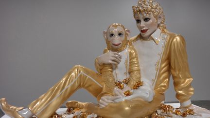 Une sculpture de Jeff Koons qui représente Michael Jackson et son chimpanzé Bubbles, au Whitney Museum de New York (25 juin 2014)
 (Selcuk Acar / Anadolu Agency / AFP)