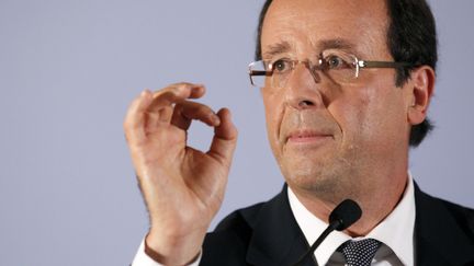 Le candidat socialiste &agrave; l'&eacute;lection pr&eacute;sidentelle, Fran&ccedil;ois Hollande, au cours d'une conf&eacute;rence de presse le 9 novembre &agrave; Paris.&nbsp; (PATRICK KOVARIK/AFP)