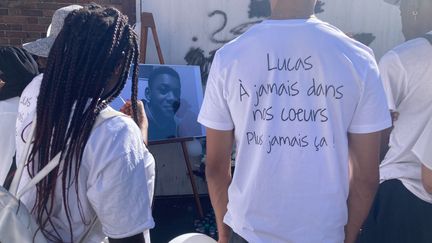 Une marche blanche en mémoire de Lucas,17 ans, mort après une rixe à Fleury-Mérogis, le 6 août 2022.&nbsp; (BARTOLOME SIMON / MAXPPP)