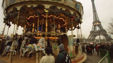 Le manège ancien était installé au pied de la Tour Eiffel depuis 24 ans (AFP - Thomas COEX)