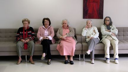 Des personnes &acirc;g&eacute;es patientent,&nbsp;le 13 janvier 2012 &agrave; Antibes (Alpes-Maritimes), dans la maison de retraite "Les jardins de Saint Paul". (VALERY HACHE / AFP)