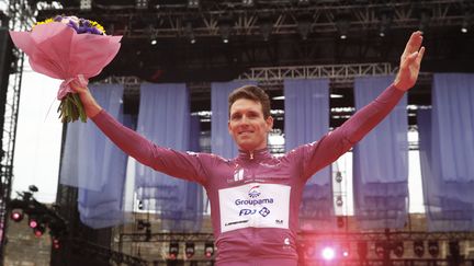 Arnaud Démare lors de la cérémonie de cloture du Giro le 29 mai 2022. (LUCA BETTINI / AFP)