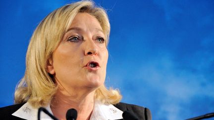 Marine Le Pen, la pr&eacute;sidente du Front national,&nbsp;lors d'un discours &agrave; H&eacute;nin-Beaumont (Pas-de-Calais) le 14 mai 2012. (DENIS CHARLET / AFP)