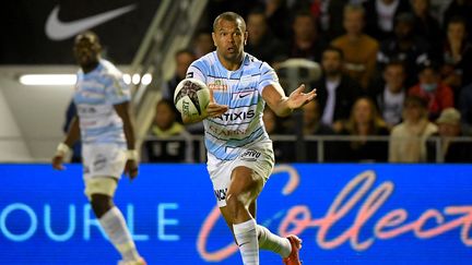 L'Australien du Racing Kurtley Beale relance le jeu face à Toulon, le 16 octobre au stade Mayol.&nbsp; (NICOLAS TUCAT / AFP)