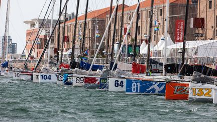 Les voiliers de la Transat Jacques Vabres (ici le 27 octobre 2013) vont devoir rester au ponton jusqu'&agrave; lundi 4 novembre en raison des mauvaises conditions m&eacute;t&eacute;o. (JEAN MARIE LIOT / AFP)