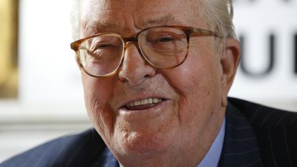 Jean-Marie Le Pen, cofondateur du Front national, à Saint-Cloud (Hauts-de-Seine), le 20 novembre 2015. (PATRICK KOVARIK / AFP)