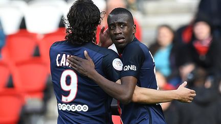 Les joueurs du PSG Blaise Matuidi et Edinson Cavani (FRANCK FIFE / AFP)