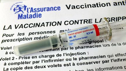 Une dose de vaccin antigrippe. (G?RARD HOUIN / MAXPPP)