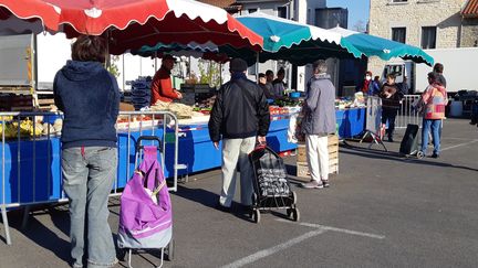 Fin mars, certains marchés avaient déjà été autorisés à rouvrir selon des protocoles sanitaires strictes. (CÉLINE LOIZEAU / FRANCE-BLEU ISÈRE)