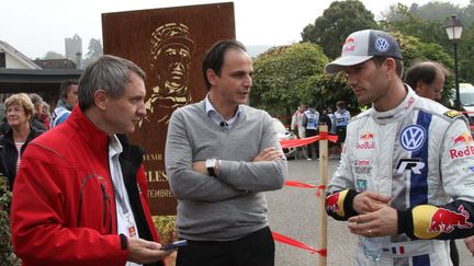 Nicolas Deschaux, président de la FFSA, et Sébastien Ogier en octobre 2014 lors du Rallye de France (DENIS WERWER / MAXPPP)