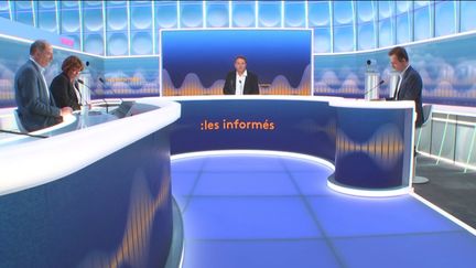 Autour de Marc Fauvelle et Renaud Dély, les informés de franceinfo débattent de l'actualité du mercredi 19 octobre 2022. (FRANCEINFO / RADIOFRANCE)