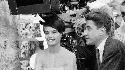 Alain Resnais avec Delphine Seyrig sur le tournage de "L'Année dernière à Marienbad", 1961
 (Archives du 7e Art / Photo 12 / AFP)