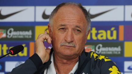 Le s&eacute;lectionneur du Br&eacute;sil, Luiz Felipe Scolari, lors d'une conf&eacute;rence de presse, le 9 juillet 2014 &agrave; Teres&oacute;polis&nbsp;(Br&eacute;sil). (TASSO MARCELO / AFP)