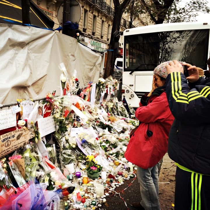 Devant le Bataclan. (VINCENT DANIEL / FRANCETV INFO)