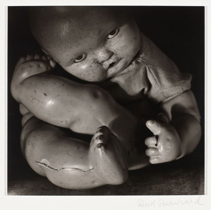 Ruth Bernhard, Doll, 1938 (tirage de 1974), Los Angeles County Museum of Art, reproduit avec l'autorisation du Ruth Bernhard Archive, Princeton University
 (Digital Image Museum Associates/LACMA/Art Resource NY/Scala, Florence)