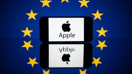 L'Union européenne inflige une amende à Apple pour non-respect de la concurrence. Photo d'illustration. (LIONEL BONAVENTURE / AFP)