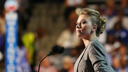 L'actrice Scarlett Johansson intervenait déjà lors de la Convention démocrate de 2012 en faveur du candidat Obama (ici au Time Warner Cable Arena de Charlotte le 6 septembre 2012).
 (JOE RAEDLE / GETTY IMAGES NORTH AMERICA / AFP)