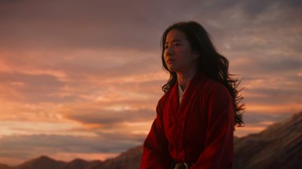 L'actrice sino-américaine Liu Yifei, qui joue le rôle de Mulan dans le long-métrage de Disney.&nbsp; (DISNEY ENTERPRISES/JASIN BOLAND)