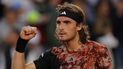 Stefanos Tsitsipas s'est imposé au 3e tour de Roland-Garros contre Diego Schwartzman sur le court Suzanne-Lenglen, le 2 juin 2023. (THOMAS SAMSON / AFP)