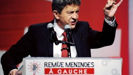 Jean-Luc Mélenchon prononce un discours lors de la clôture des journées "Remue méninges", à Grenoble. le 28 Août 2011. (AFP - Philippe Desmazes)