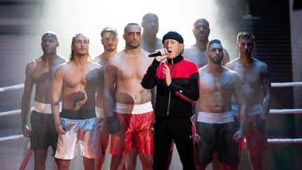 Eddy de Pretto sur la scène de NRJ Music Awards à Cannes (Alpes-Maritimes), le 10 novembre 2018. (PIERRE VILLARD/NMA2018/SIPA)