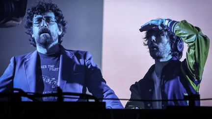 Gaspard Augé et Xavier de Rosnay du duo Justice au festival de musique Solidays, le 24 juin 2022. (FRED DUGIT / MAXPPP)