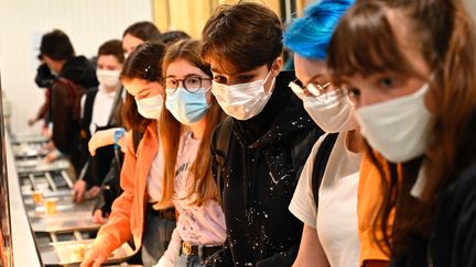 La cafétéria d'un lycée à Rennes, en septembre 2020. (DAMIEN MEYER / AFP)