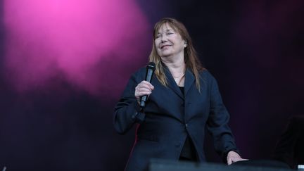 Jane Birkin sur la scène du festival Art Rock a Saint-Brieuc le 5 juin 2022. (LIONEL LE SAUX / MAXPPP)