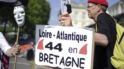 Des "Bonnets rouges" manifestent &agrave; Nantes, le 31 mai 2014, pour demander le rattachement de la Loire-Atlantique &agrave; la Bretagne.&nbsp; (JEAN-SEBASTIEN EVRARD / AFP)