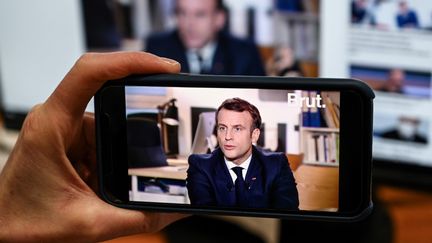 L'interview du président Emmanuel Macron sur Brut, le 4 décembre 2020. (BERTRAND GUAY / AFP)