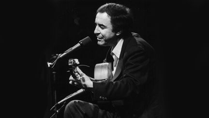 João Gilberto vers 1970 (TOM COPI / MICHAEL OCHS ARCHIVES / GETTY IMAGES)