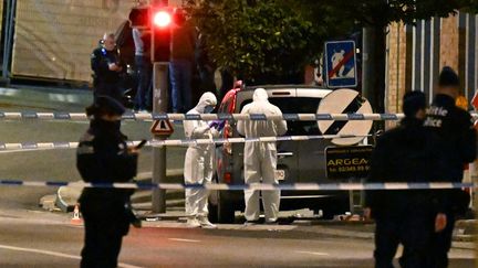 Les forces de l'ordre à Bruxelles (Belgique) à la suite d'un attentat qui a fait deux morts, le 16 octobre 2023. (DURSUN AYDEMIR / ANADOLU / AFP)