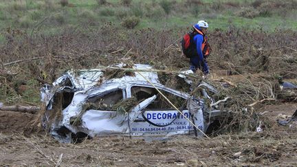 &nbsp; (A La-Londe-Les-Maures les recherches se poursuivent pour retrouver des personnes disparues dans la rivière Maravenne. © Maxppp)