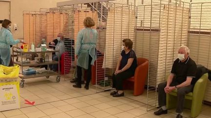 Zones rurales : des centres ouverts loin des grandes villes, pour faciliter la vaccination (France 2)