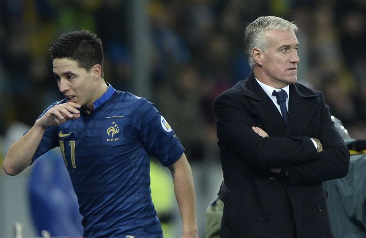 Samir Nasri, le milieu de terrain fran&ccedil;ais, et Didier Deschamps, le s&eacute;lectionneur des Bleus,&nbsp;lors de la d&eacute;faite de la France &agrave; Kiev (Ukraine), le 15 novembre 2013. (FRANCK FIFE / AFP)