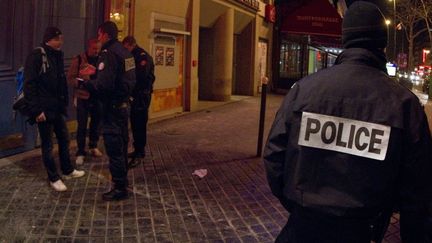 Contr&ocirc;le d'identit&eacute; &agrave; Paris, le 11 f&eacute;vrier 2012. (JOEL SAGET / AFP)