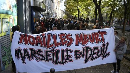 Un balcon s'est effondré samedi 10 novembre 2018 sur le cortège hommage au huit victimes des effondrements d'immeubles lundi 5 novembre à Marseille. (CHRISTOPHE SIMON/AFP)