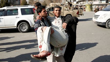 Afghanistan : près de 100 morts dans un attentat